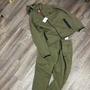 Men nike tech olive green